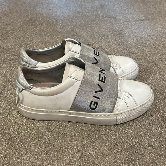 Givenchy Sneakers - Picture 3 of 5